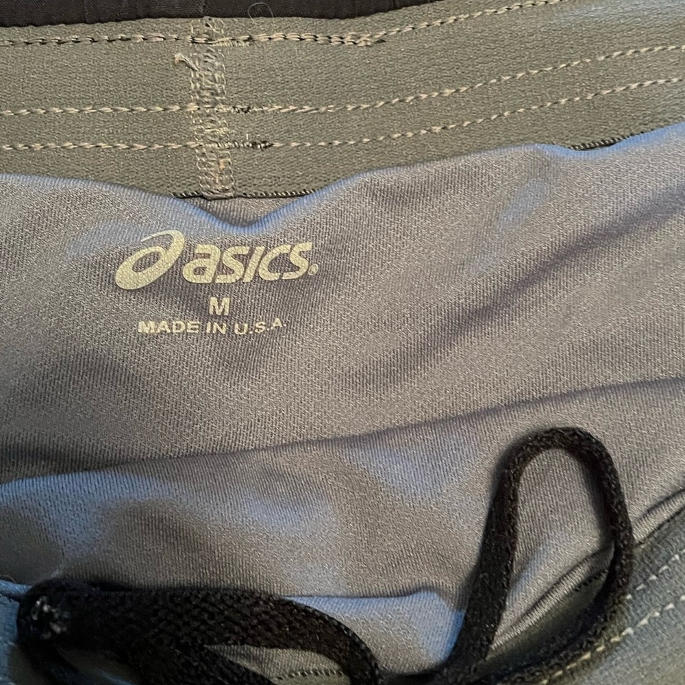 ASICS/men’s athletic shorts, M, black & gray - Picture 3 of 5
